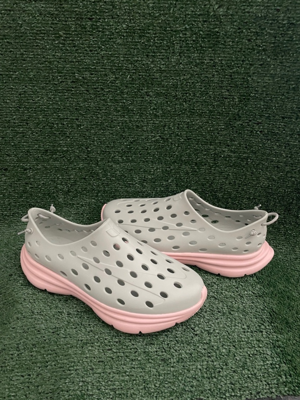 Kane Revive Active Recovery
Shoe Men’s size 13 Gray Pink